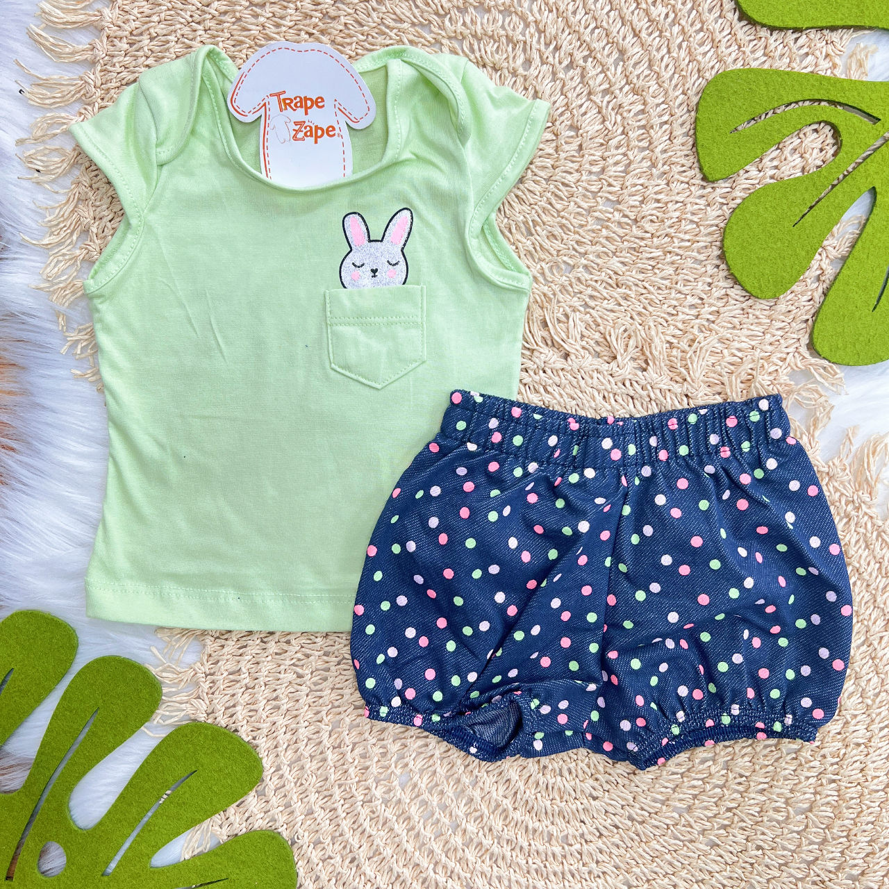 Conj. Blusa Coelhinha e Short Bolinhas Coloridas - Verde